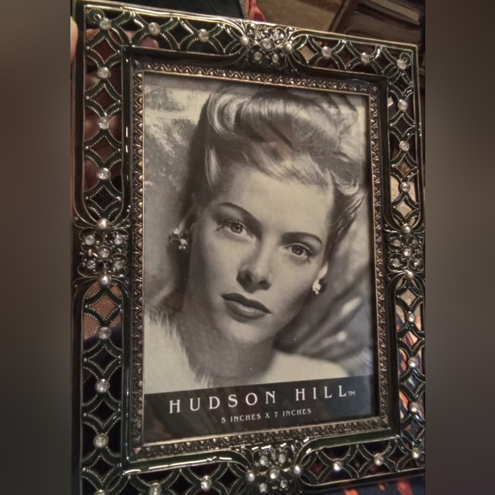 Hudson Hill Frame